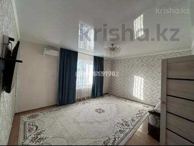 2-бөлмелі пәтер · 65 м² · 5/5 қабат, Астана ш/а., бағасы: 180 000 ₸ в Уральске, мкр Астана