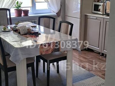 2-комнатная квартира · 57 м² · 2/5 этаж, 15 мкр 1117 — Школ #64,67, магазин Огонек за 17.5 млн ₸ в Таразе