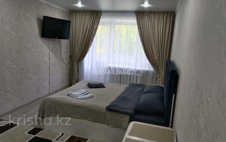 1-комнатная квартира · 50 м² · 2/5 этаж, Чернышевского 106 за 10 000 〒 в Темиртау — фото 2