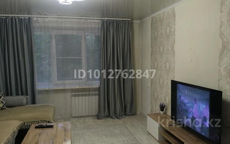 2-бөлмелі пәтер · 60 м² · 2/5 қабат, Бурова 20, бағасы: 250 000 ₸ в Усть-Каменогорске — фото 2
