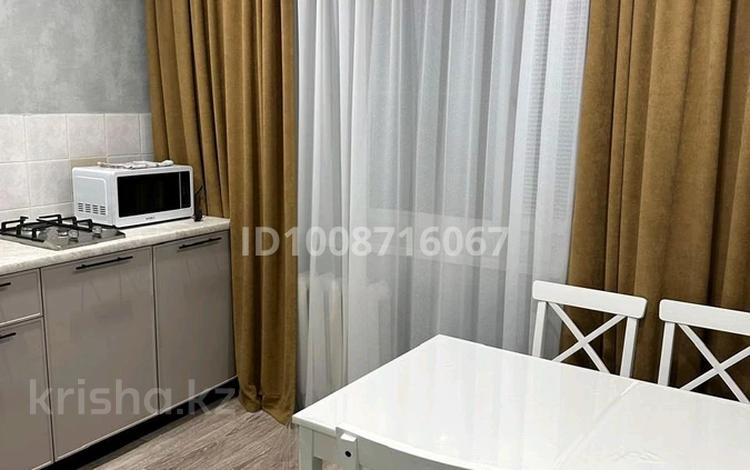 1-комнатная квартира · 42 м² · 2/5 этаж, мкр Кадыра Мырза-Али, Мкр 6 63 за 13 000 ₸ в Уральске — фото 2