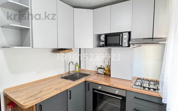 2-бөлмелі пәтер · 46 м² · 3/5 қабат, Акбулак ш/а. 18, бағасы: 16 000 ₸ в Таразе, мкр Акбулак — фото 2