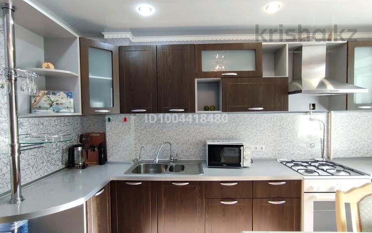 4-комнатная квартира · 85 м² · 3/5 этаж, Ихсанова 45 за 250 000 ₸ в Уральске — фото 2