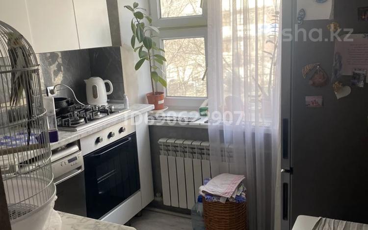 2-комнатная квартира, 40 м², 3/3 этаж, Азаттык 74