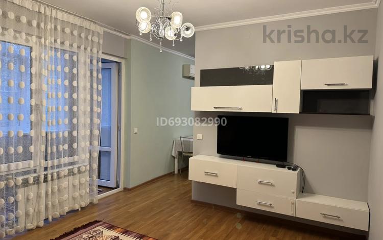 1-комнатная квартира, 36 м², 2/5 этаж помесячно, Чокина 189 — Толе би и Богенбай батыра за 210 000 〒 в Алматы, Алмалинский р-н — фото 3