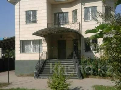 Отдельный дом · 12 комнат · 430 м², Шаляпина — Саина за 2 млн 〒 в Алматы, Ауэзовский р-н