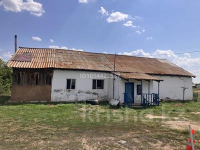 Отдельный дом · 4 комнаты · 86 м² · 35 сот., Бейбитшилик 10 — Центральная улица за 8 млн ₸ в Сарыобе