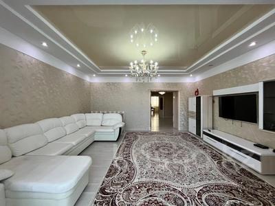 4-комнатная квартира, 155 м², 6/8 этаж помесячно, Санкибай батыра за 400 000 〒 в Актобе