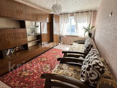3-комнатная квартира, 64 м², 3/5 этаж, Пришахтинск, 23й микрорайон 37 за 17.5 млн 〒 в Караганде, Алихана Бокейханова р-н