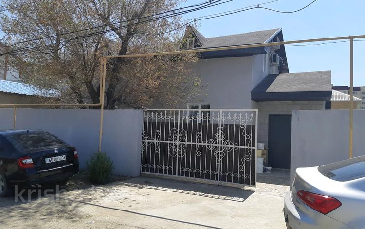 Отдельный дом · 5 комнат · 120 м², Дуйсенгалиева 14/2 за 500 000 〒 в Атырау — фото 2