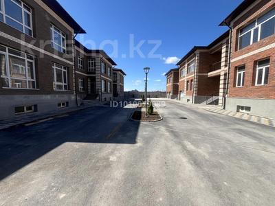Часть дома · 7 комнат · 280 м² · 1.4 сот., мкр Кунгей , ул. Назира Турекулова 42 за 65 млн 〒 в Караганде, Казыбек би р-н