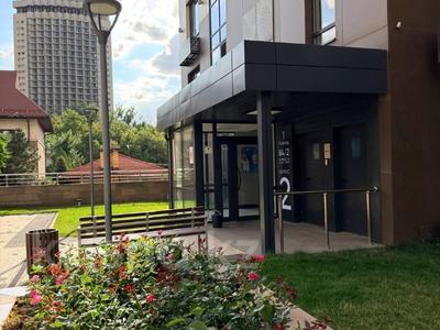 3-бөлмелі пәтер · 72 м² · 6/12 қабат, Кармысова 84/2, бағасы: 113 млн ₸ в Алматы, Медеуский р-н