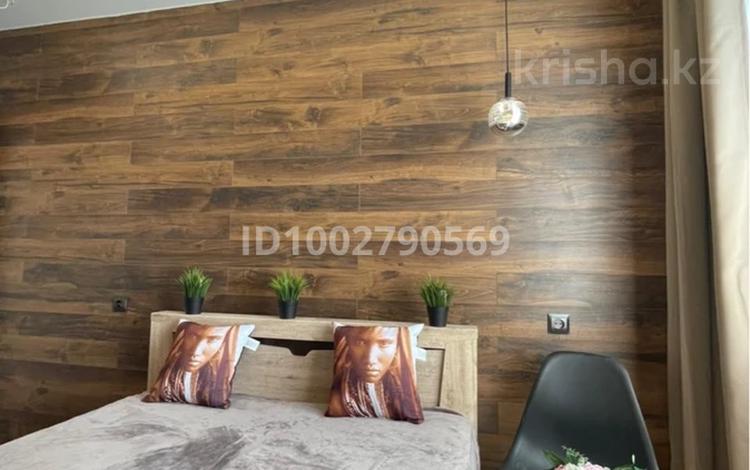 1-бөлмелі пәтер · 39 м² · 4/5 қабат, Кабанбай батыра 118 — Центр, бағасы: 5 000 〒 в Усть-Каменогорске, Ульбинский — фото 2