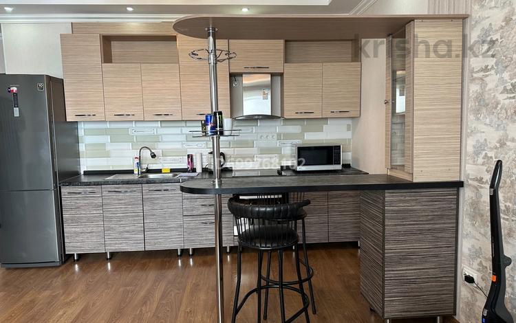 1-комнатная квартира · 45 м², Толе би 286 за 260 000 ₸ в Алматы, Алмалинский р-н — фото 11