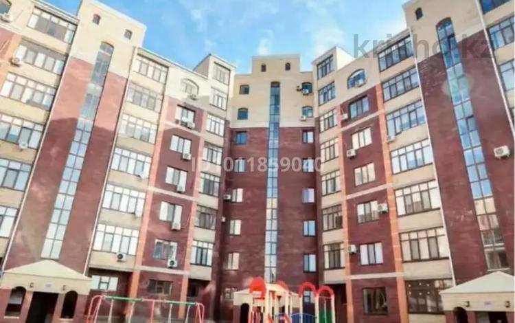 2-бөлмелі пәтер · 70 м² · 8/8 қабат, Пр-д Султанахмета Кожыкова 4Д, бағасы: 37 млн ₸ в Атырау, мкр Авангард-2 — фото 2