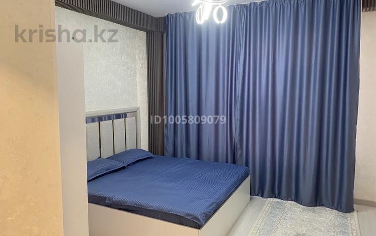 2-комнатная квартира · 75 м² · 1/3 этаж, Батырбеков 18 за 20 000 〒 в Туркестане — фото 2