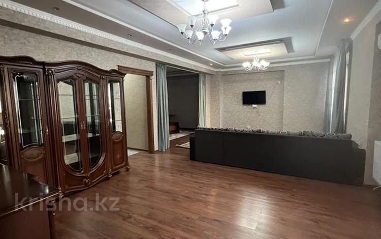 3-комнатная квартира, 160 м², 3/17 этаж, Кунаева 39 за 55 млн 〒 в Шымкенте — фото 10