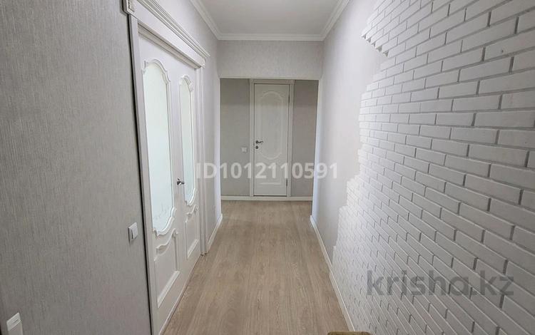 2-комнатная квартира · 67.7 м² · 8/9 этаж, Абая 50 — ТД "Жаннур" за 30 млн ₸ в Астане, р-н Байконур — фото 2
