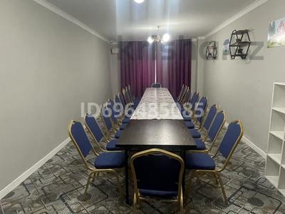Дом · 3 комнаты · 120 м², Кустанайская 3/2 — Возле шашлычная У Дяды Гадима за 30 000 ₸ в Атырау, мкр Привокзальный-1