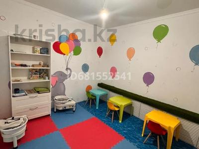 Свободное назначение, офисы, магазины и бутики, склады, азс, автосервисы и автомойки, общепит, салоны красоты, сельское хозяйство, бани, гостиницы и зоны отдыха, фитнес и спорт, медцентры и аптеки, образование, развлечения, конференц-залы, кабинеты и рабочие места, студии · 380 м² за 800 000 〒 в Актобе, мкр. Курмыш