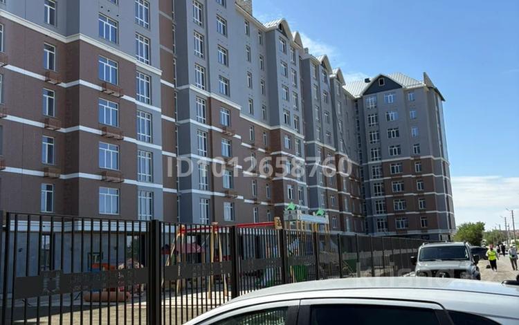 2-бөлмелі пәтер · 67.5 м² · 3/9 қабат, мкр Ак Шагала, Жалена Тулепова 17Б, бағасы: 32 млн ₸ в Атырау — фото 2