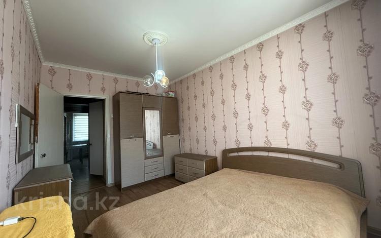3-комнатная квартира · 64 м² · 7/9 этаж, мкр Юго-Восток, Мкр Степной 4 27 за 26 млн ₸ в Караганде, Казыбек би р-н — фото 7
