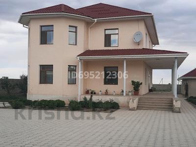 Отдельный дом · 6 комнат · 250 м² · 18 сот., Алатау 26 — Сарымолдаева за 95 млн ₸ в Мерке