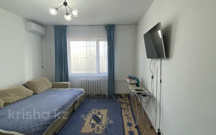 1-комнатная квартира, 45 м², 1/9 этаж помесячно, 6 мкр за 150 000 〒 в Талдыкоргане, мкр Болашак — фото 2