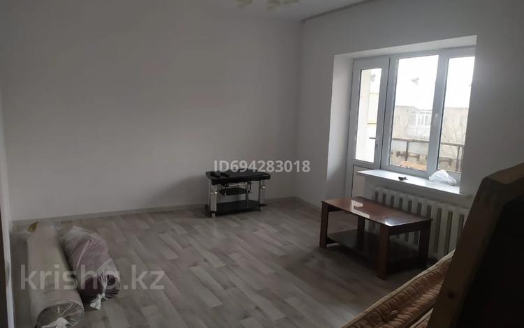 4-комнатная квартира, 100 м², 5/5 этаж, Карасай батыра 60 — Макашева