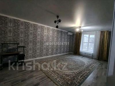 2-бөлмелі пәтер · 81 м² · 2/10 қабат, Жеңіс ш/а 11 — Расположен за торговым домом "Азия молл", бағасы: 45 млн ₸ в Уральске, мкр Женис