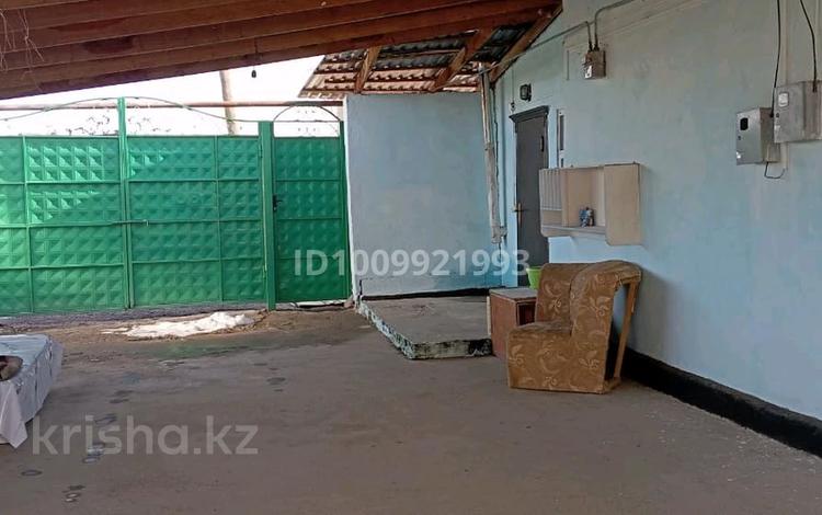 Отдельный дом · 4 комнаты · 80 м² · 18 сот., Плодово-ягодный совхоз за 8.5 млн ₸ в Мерке — фото 2