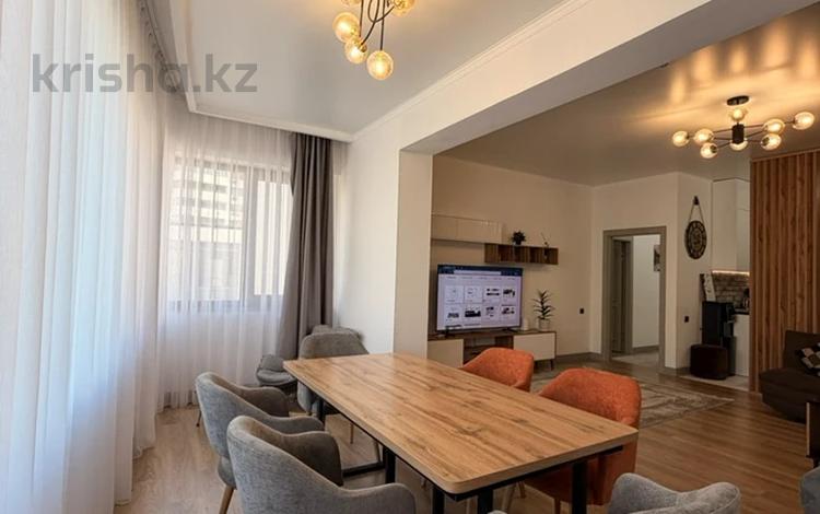 3-комнатная квартира · 120 м², Мкр. Самал-3 15 за 900 000 ₸ в Алматы, Медеуский р-н — фото 2