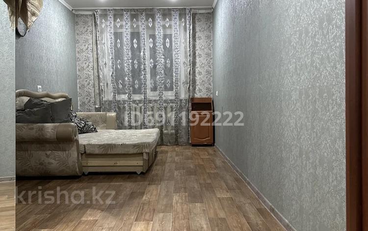 2-комнатная квартира, 42 м², 1/5 этаж помесячно, Майкудук, 16й микрорайон 43