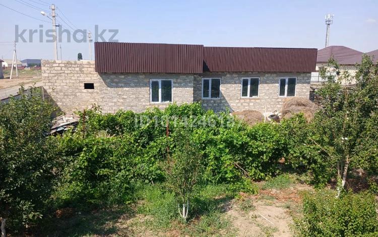 Отдельный дом · 2 комнаты · 100 м² · 8 сот., мкр Кайнар, Боқыбаев Бораш за 13 млн ₸ в Атырау — фото 2