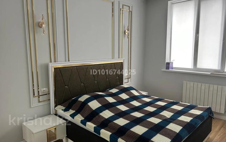 2-комнатная квартира · 76 м² · 2/9 этаж, мкр Нурсая, Абулхайыр хана 74-7 за 300 000 ₸ в Атырау — фото 2