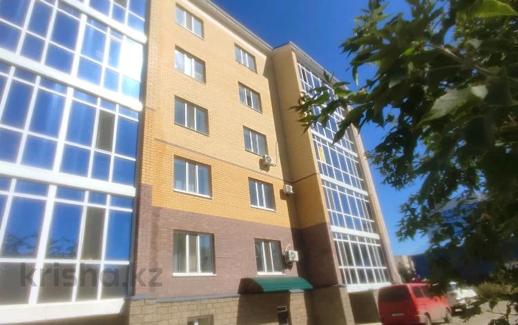 Свободное назначение, офисы, магазины и бутики, склады, общепит, салоны красоты, медцентры и аптеки, образование, развлечения · 75 м² за 200 000 〒 в Петропавловске — фото 2