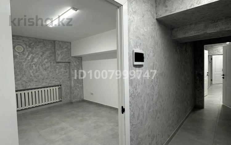 Свободное назначение, офисы, магазины и бутики, салоны красоты, медцентры и аптеки, образование, кабинеты и рабочие места · 130 м² за 1.1 млн ₸ в Алматы, Ауэзовский р-н — фото 9