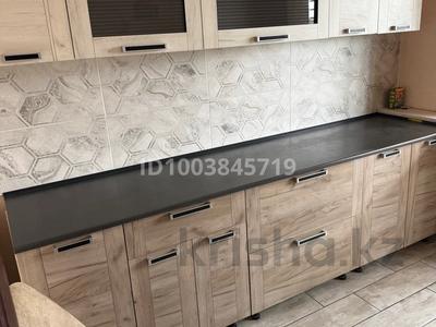3-комнатная квартира · 60 м² · 5/5 этаж, 11-й микрорайон, Уалиханова за 200 000 〒 в Шымкенте, Енбекшинский р-н