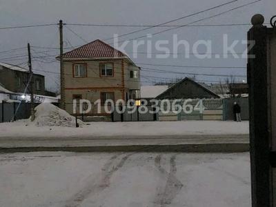 Отдельный дом · 4 комнаты · 160 м² · 2.8 сот., Карасай батыра 138 — Пересечение с ул.Кулымбетова за 29 млн ₸ в Актобе, мкр. Курмыш