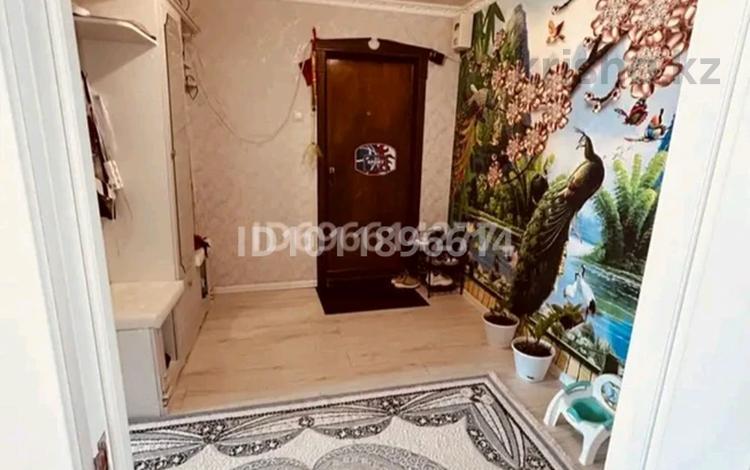 2-бөлмелі пәтер · 55 м² · 3/3 қабат, мкр Омега, Балкаш 1/3 — Возле остановки Уральск 2, бағасы: 120 000 ₸ — фото 2