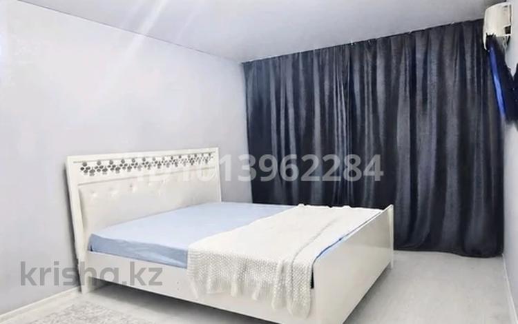 1-бөлмелі пәтер · 57 м² · 4/9 қабат, Строитель ш/а. 43 — По Шолохова., бағасы: 10 000 ₸ в Уральске, мкр Строитель — фото 2