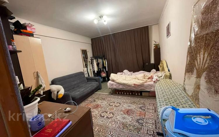 1-комнатная квартира · 38 м² · 1/5 этаж, мкр Аксай-1А 10А за 24 млн ₸ в Алматы, Ауэзовский р-н — фото 3