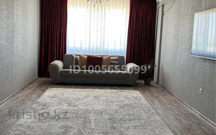 2-комнатная квартира · 100.7 м² · 4/5 этаж, Бокенбай батыра 153 — Аэропорт за 27 млн 〒 в Актобе, квартал Авиатор-2 — фото 2