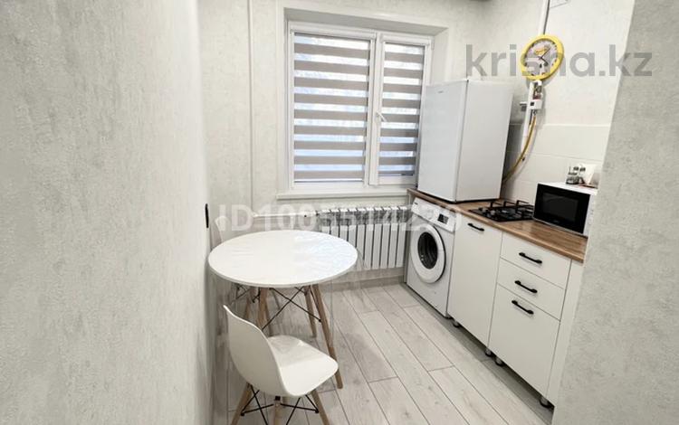 1-комнатная квартира · 36 м² · 1/5 этаж, мкр Юго-Восток за 10 000 ₸ в Караганде, Казыбек би р-н — фото 12