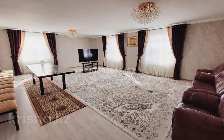 Отдельный дом · 7 комнат · 360 м² · 10 сот., Самал — Старый аэропорт за 80 млн 〒 в Уральске — фото 2