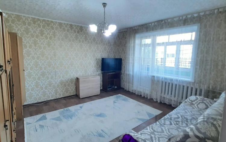 3-комнатная квартира · 65 м² · 5/10 этаж, мкр Юго-Восток, мкр Степной 4 — Поликлиника №3, Средняя школа №23, Частный детский сад "Малинка", Детский сад №42 "Тiлек", Гимназия №39 им. М. Жумабаева, Ясли-сад "Куаныш", Частная школа-детский сад "Альтер", Средняя школа №5 за 23.5 млн ₸ в Караганде, Казыбек би р-н — фото 2