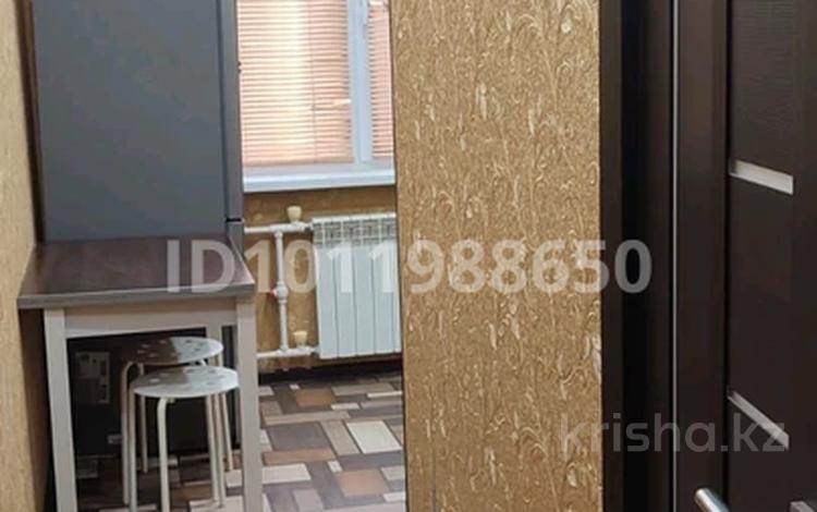 2-комнатная квартира · 44 м² · 1/5 этаж, Абая — Остановка 8 школа за 150 000 ₸ в Уральске — фото 2