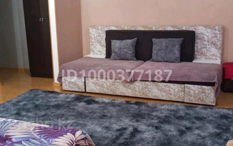 1-комнатная квартира · 35 м² · 2/5 этаж, мкр Новый Город 58 — Бухар жырау за 2 000 ₸ в Караганде, Казыбек би р-н — фото 2