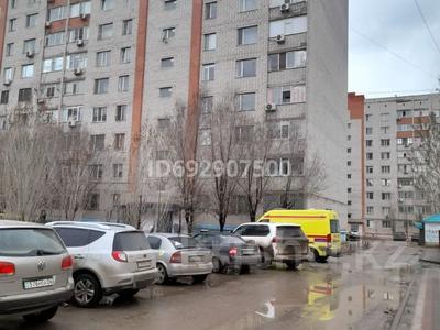 2-бөлмелі пәтер, 67 м², 9/9 қабат, мкр 12 54, бағасы: 16 млн 〒 в Актобе, мкр 12