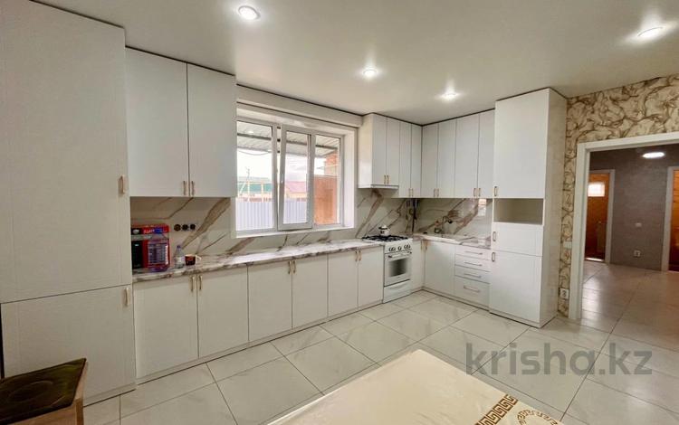 Отдельный дом · 4 комнаты · 142.5 м² · 10 сот., Молодёжная 49 за 37 млн 〒 в Костанае — фото 2